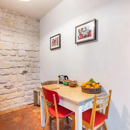 Bright 40m With Old World Charm In * Paris