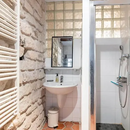 Apartment Bright 40m With Old World Charm In